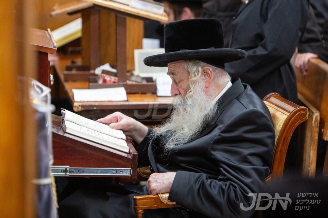 תשעה באב אין חצר הקודש טשערנאביל