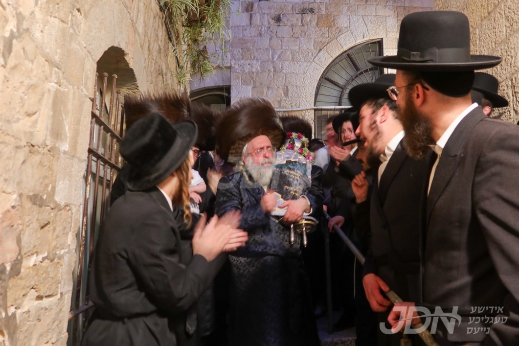 הכנסת ספר תורה צו ביהמ&quot;ד לעלוב אין אלטשטאט ירושלים