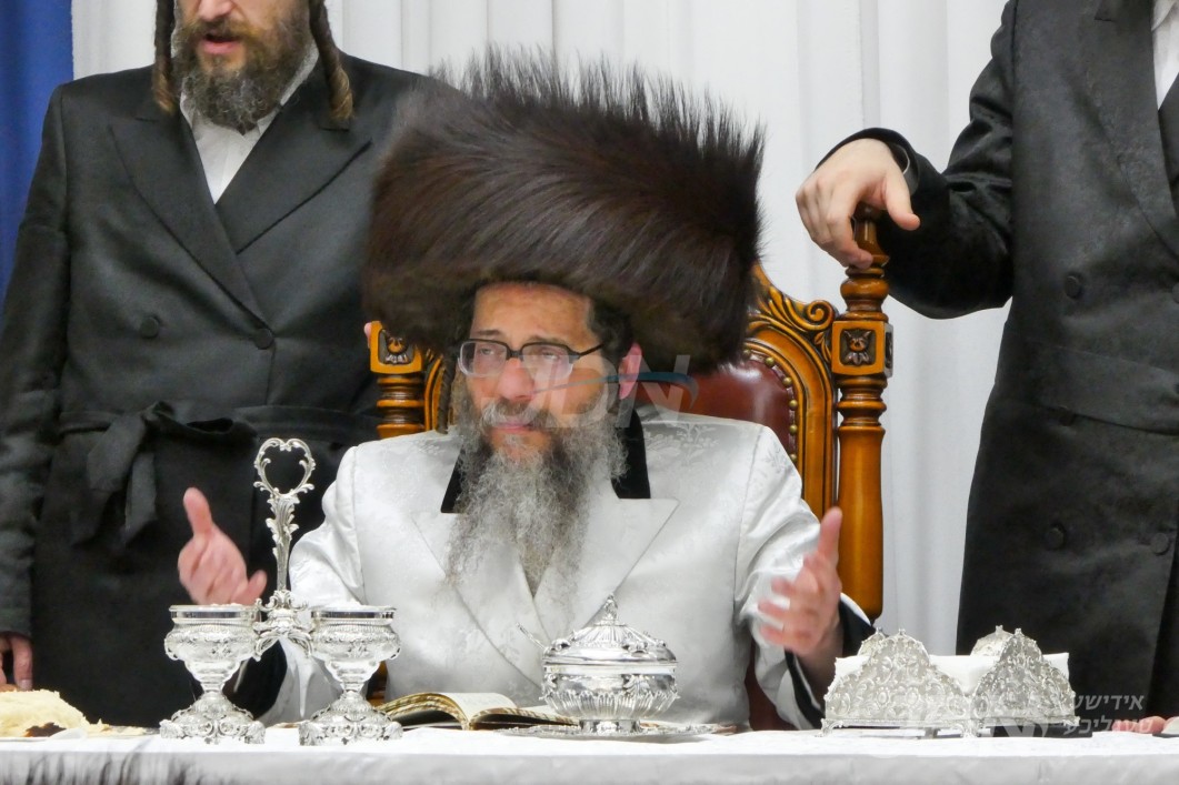 סוכות אין חצר הקודש סקולען פון לעיקוואד