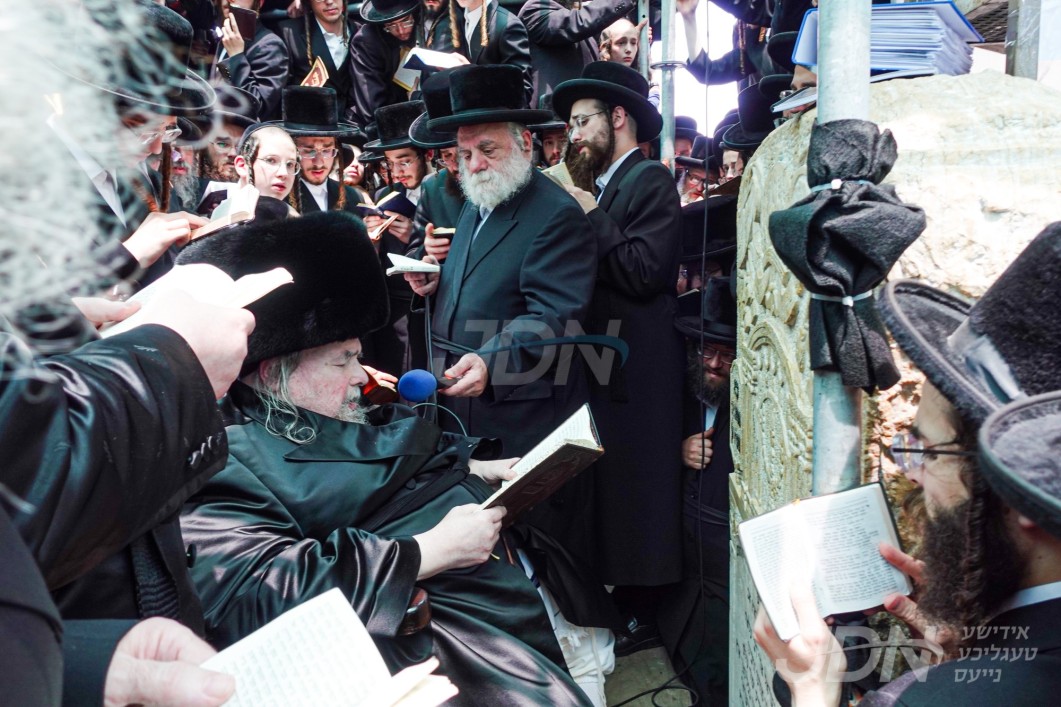 יארצייט פון הרה&quot;ק מבעלזא זי&quot;ע ביי האדמו&quot;ר מבעלזא