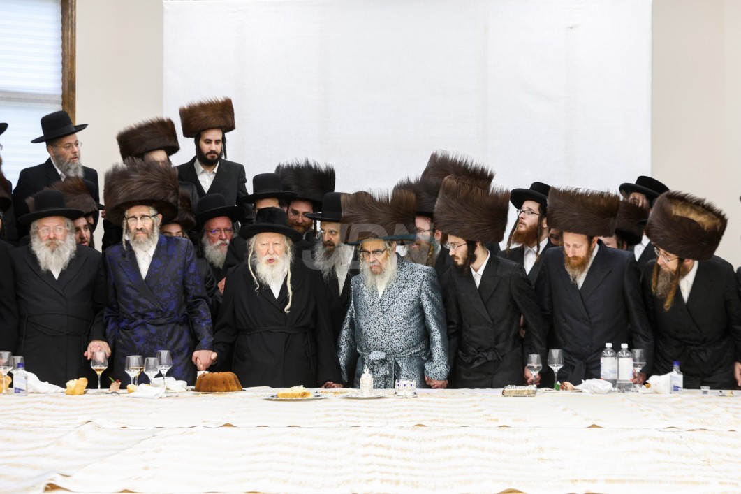 האדמו&quot;ר מגור ביים שמחת השבע ברכות פון אן אייניקל פון האדמו&quot;ר מסאטמאר