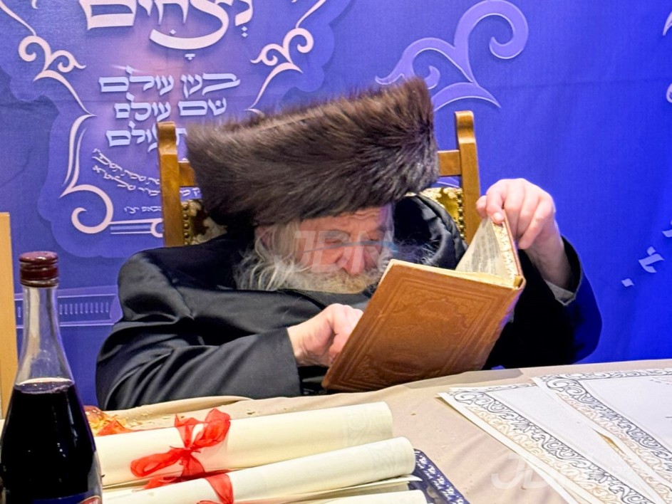 האדמו"ר מטשערנאביל געפראוועט א שבת אין דאוואס מיט די בוני ביהמ"ד הגדול טשערנאביל