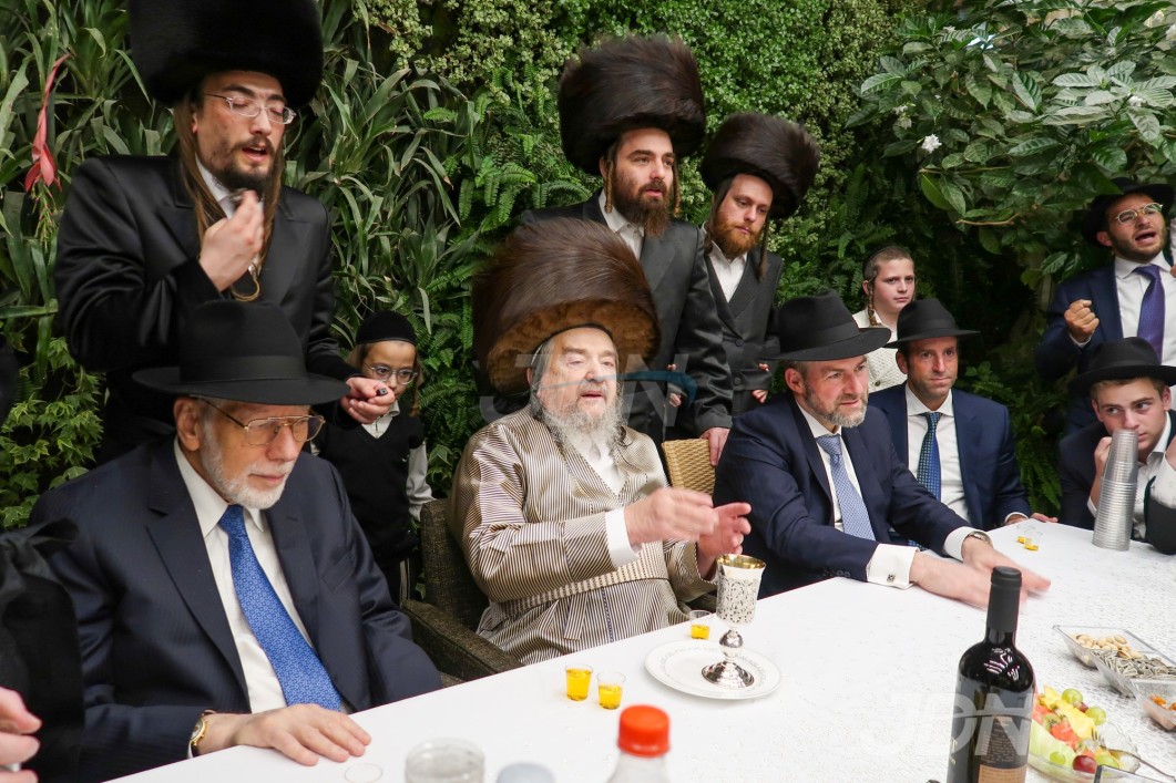 סוכות ביי הגה&quot;צ רבי יעקב מאיר שעכטער