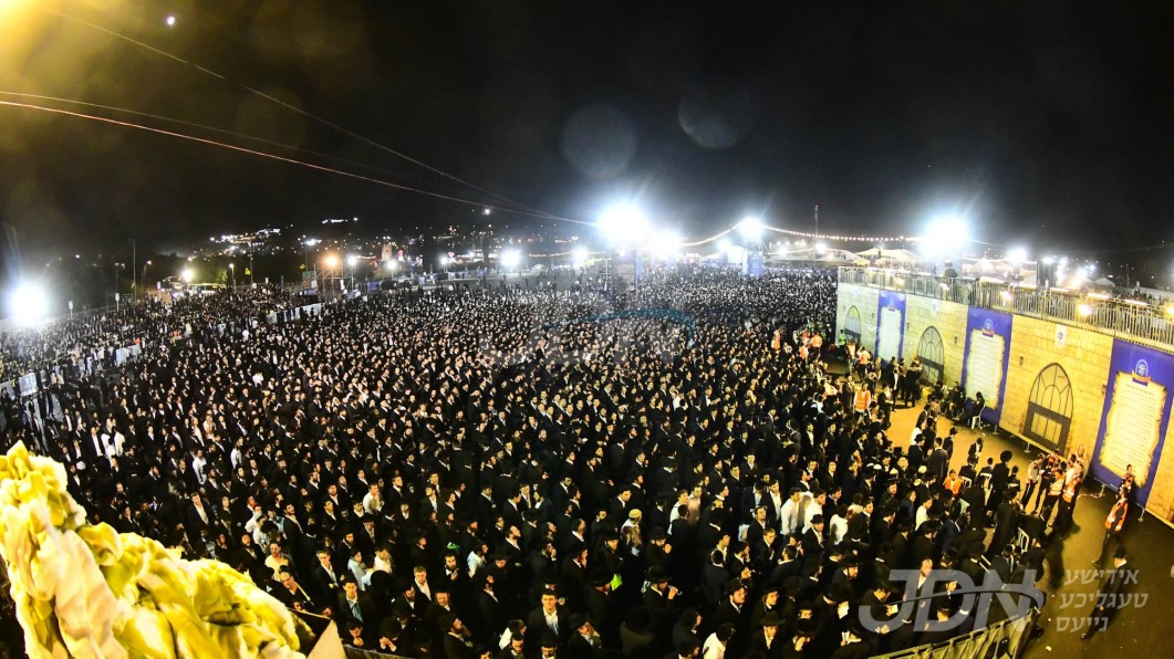 הגה&quot;צ רבי אלימלך בידערמאן ביים הדלקה ל&quot;ג בעומר אין מירון