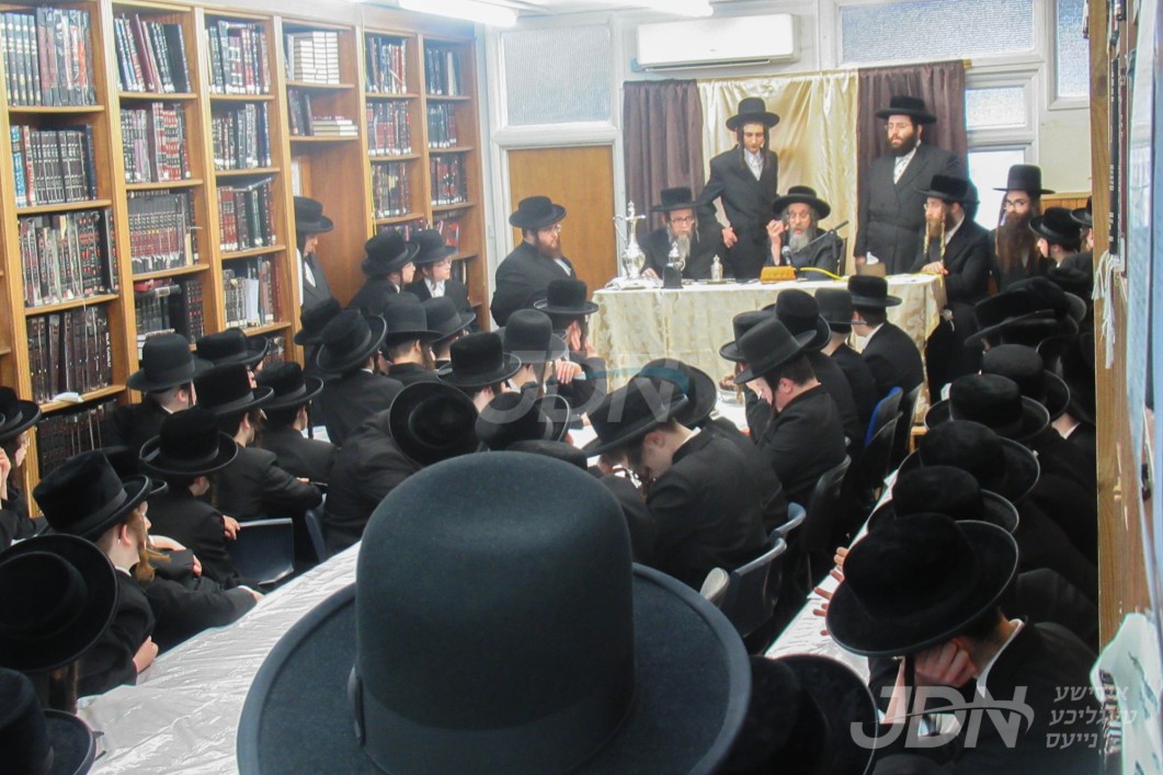 האדמו"ר מקרעטשניף סיגעט באזוכט אין לאנדאן