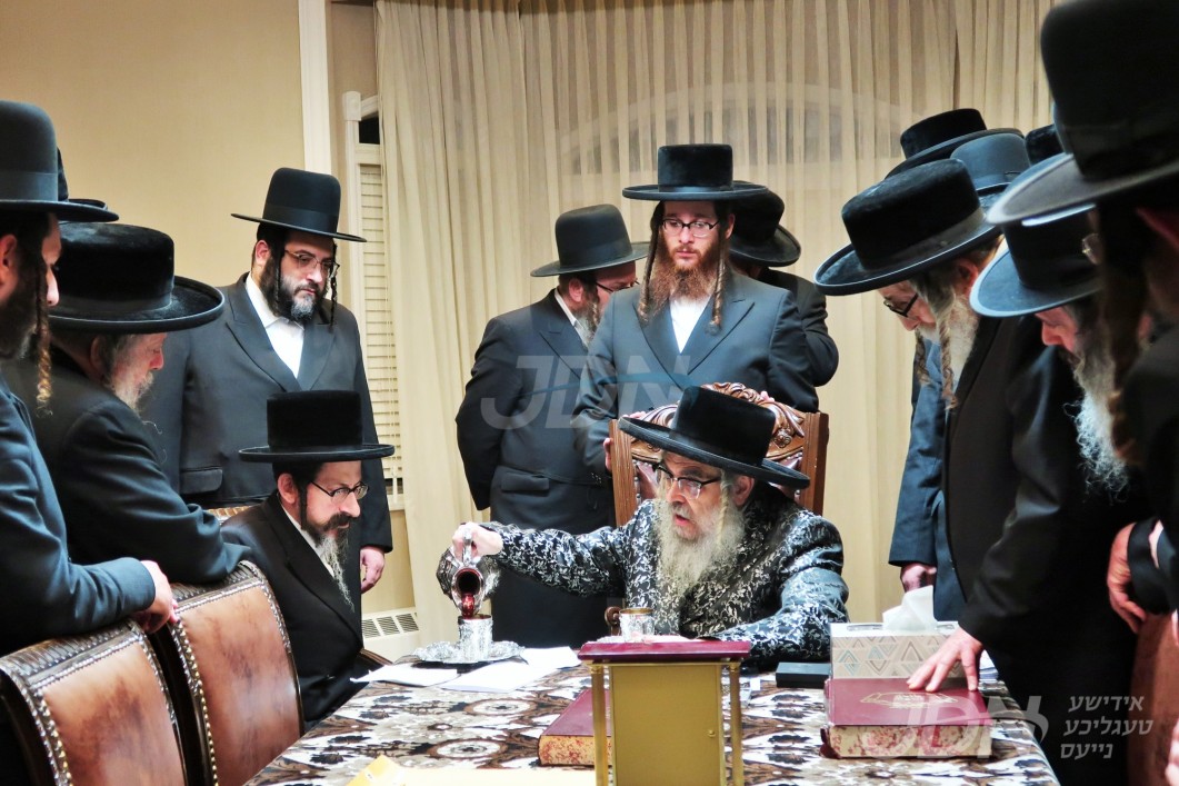 האדמו&quot;ר מסקולען באזוכט ביי האדמו&quot;ר מסאטמאר