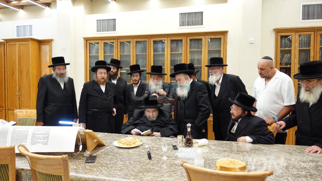 האדמו&quot;ר מבעלזא ביים כתיבת אותיות פארן ס&quot;ת וואס ווערט געשריבן דורך תושבי ישוב ענתות