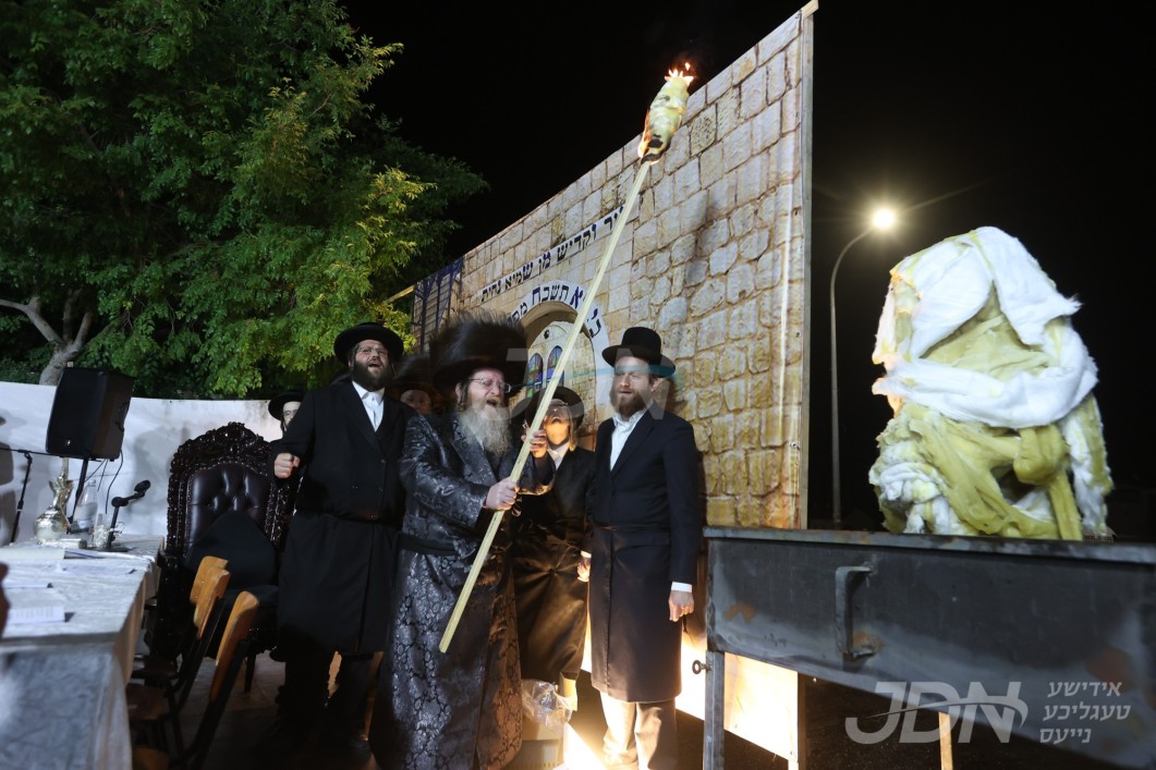 האדמו&quot;ר מטרעבישאן ביים הדלקה ל&quot;ג בעומר