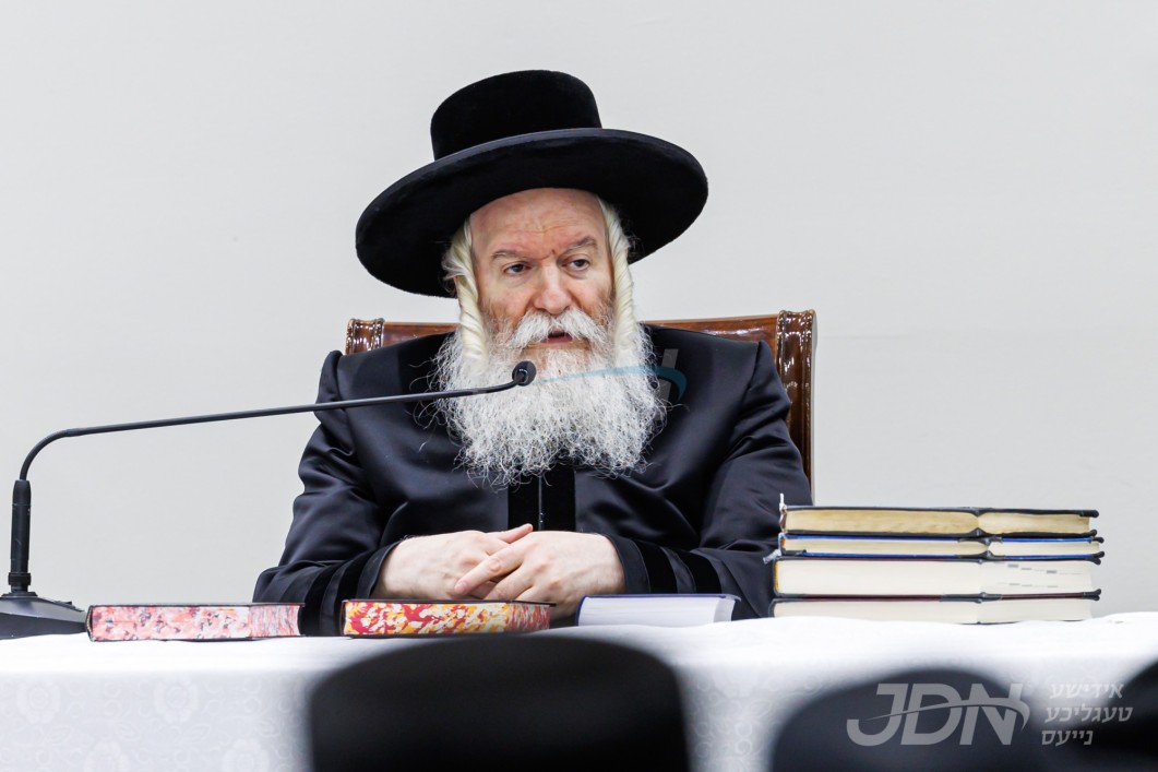 האדמו"ר מבאבוב אויפגעטרעטן מיט שטארקע דברות קודש איבער היינטיגע חנוכה מסיבות און וואכנאכטס