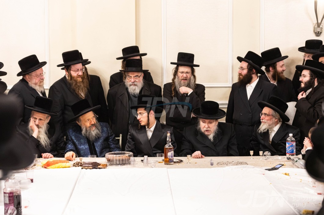 שמחת התנאים פון החתן אייניקל פון אבד"ק באבוב-45 מיט הכלה אייניקל פון האדמו"ר מלעלוב