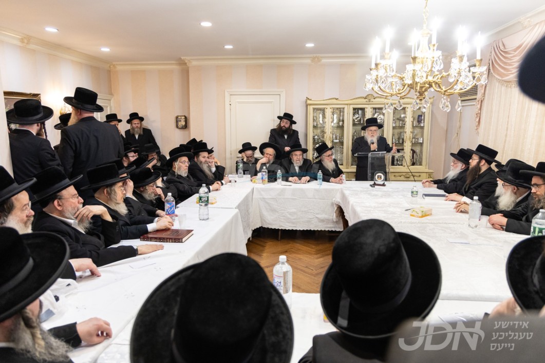 היסטאָרישער אסיפת גדולי תורה וההוראה מברר צו זיין דעת תורה הברורה להמצפים לזרע של קיימא