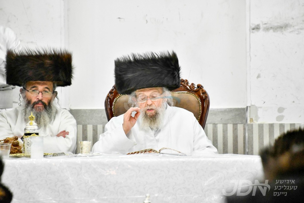 מוצאי ראש השנה אין חצר הקודש פינסק קארלין