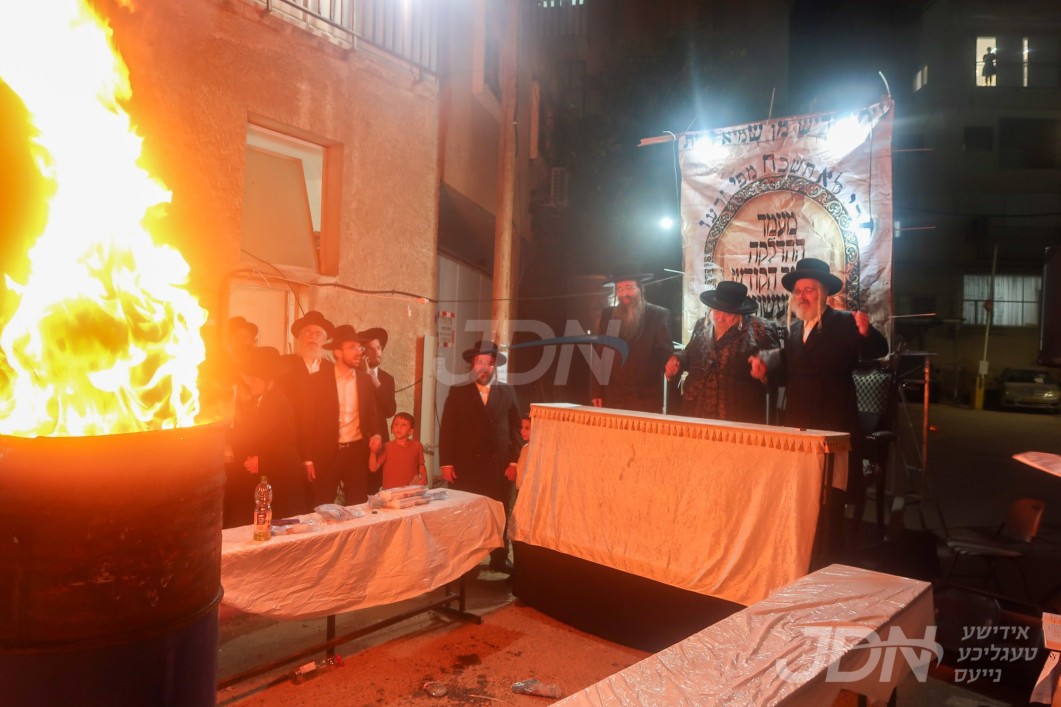 האדמו&quot;ר מטעמעשוואר ביים הדלקה ל&quot;ג בעומר