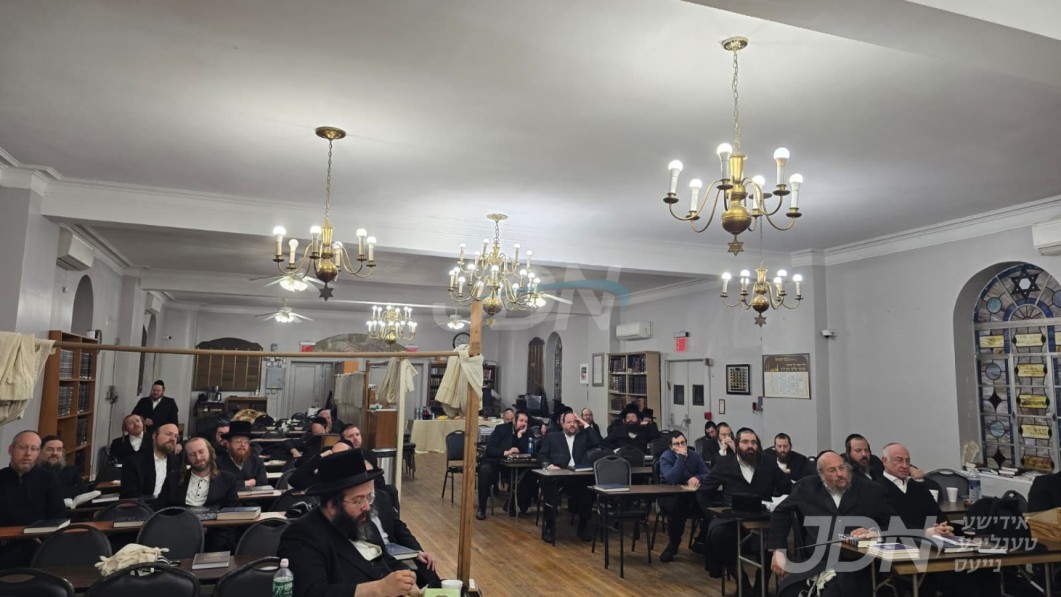 נגיל ונשיש בזאת התורה: הערליכע מעמד לכבודה של תורה, צום ערשיינונג פון די נייע ספר "להתהלך" אויף מגילת אסתר – דורך מכון כרם בין תורה לחכמה