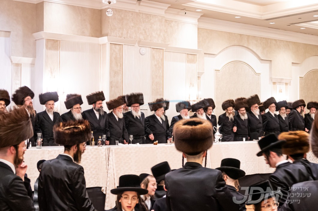 שמחת החתונה פון החתן בן אב&quot;ד וויזניץ מאנטשעסטער און אייניקל פון ר&quot;י וויזניץ מיט הכלה אייניקל פון הרה&quot;ק מראחמיסטריווקא זי&quot;ע