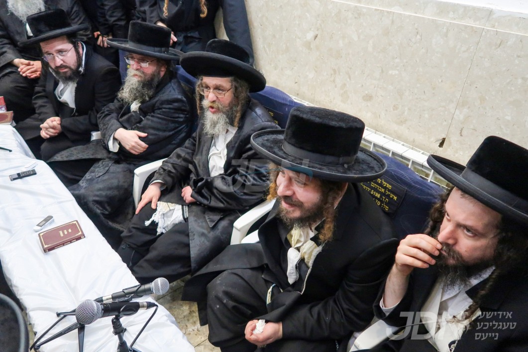 ניחום אבלים צום פטירה פון כ&quot;ק אדמו&quot;ר מקרעטשניף סיגעט זצ&quot;ל