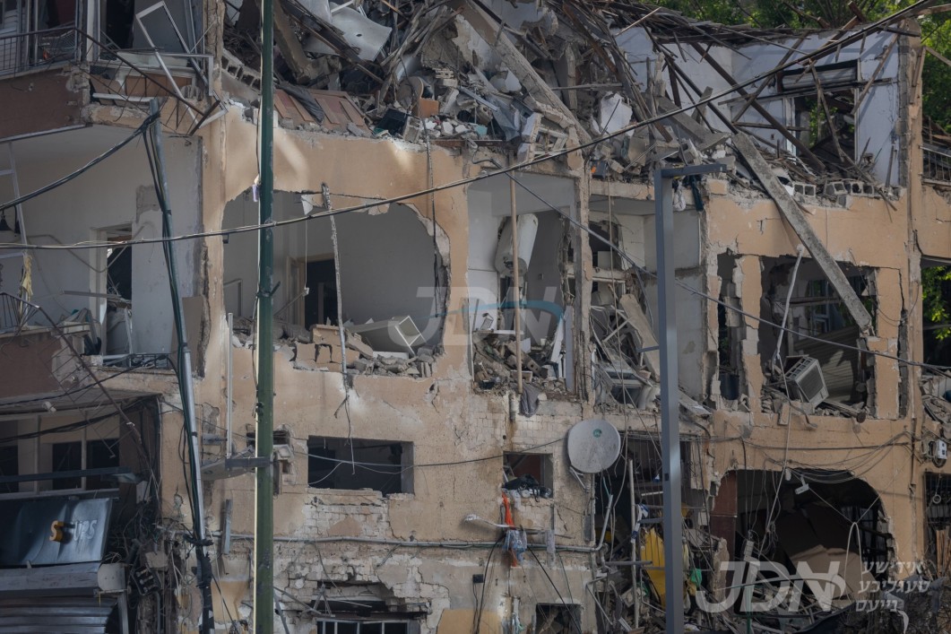 פרישע מיסיל באראדזש פון איראן היינט פארטאגס, סורוקה שפיטאל באטראפן און נאך עטליכע פלעצער