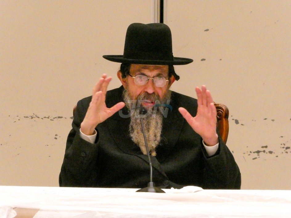 האדמו"ר מתולדות יהודה סטוטשין ביים חמשה עשר בשבט טיש