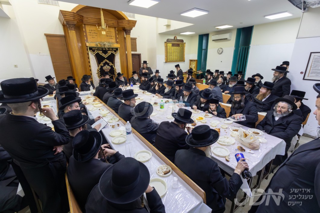 יארצייט פון כ"ק אדמו"ר מחוסט באסטאן זצ"ל ביי בנו האדמו"ר מבאסטאן ביתר