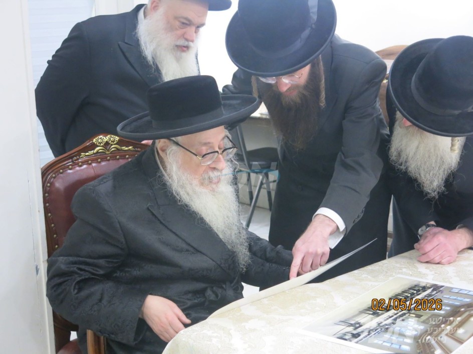 ראשי העסקנים פון די נייע ביהמ"ד צאנז קלויזענבורג אויף בעיטס אין מאנסי ביי האדמו"ר מצאנז קלויזענבורג