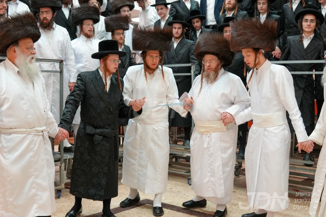 מוצאי יום כיפור אין חצר הקודש שומרי אמונים בני ברק