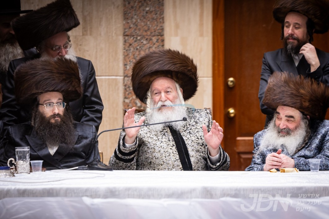 האדמו"ר מבאבוב אויפגעטרעטן מיט שטארקע דברות קודש איבער היינטיגע חנוכה מסיבות און וואכנאכטס