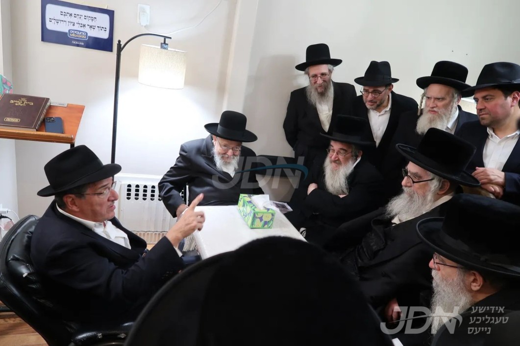 פילע אדמורי&quot;ם ורבנים קומען מנחם אבל זיין ביי הנגיד החסיד ר&#039; שלמה ווערדיגער הי&quot;ו