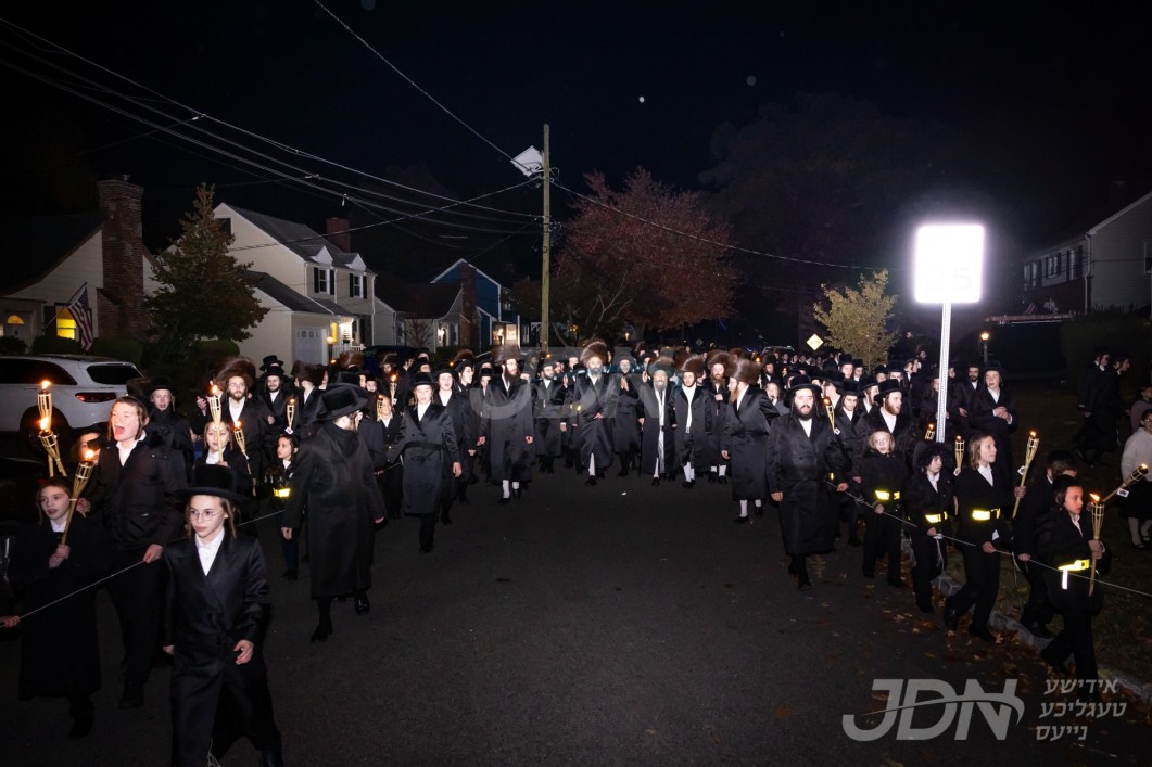 האדמו&quot;ר מבאבוב-45 באזוכט אין יוניאן, לרגל די שמחת שבת שבע ברכות פון אן אייניקל