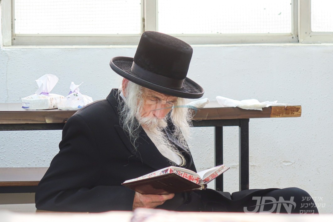 תשעה באב אין חצר הקודש סטריקוב