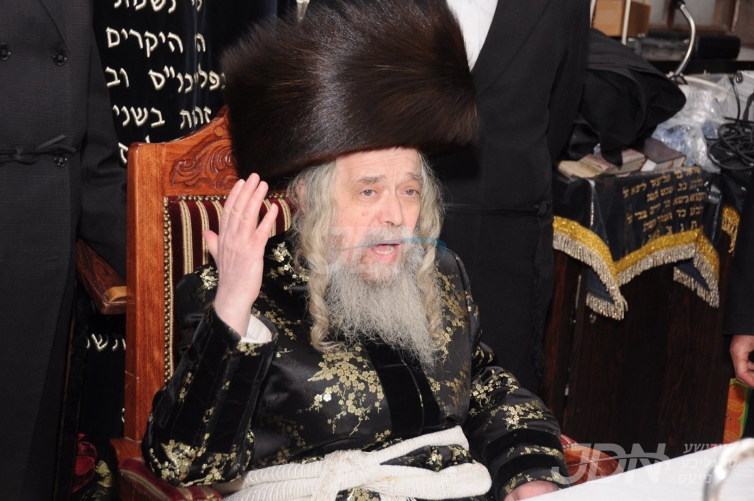 מראות חייו פון כ&quot;ק מרן אדמו&quot;ר מקרעטשניף סיגעט זצ&quot;ל