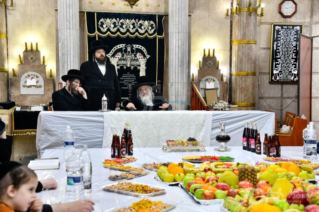 האדמו"ר מחוג חתם סופר ביים חמשה עשר בשבט טיש