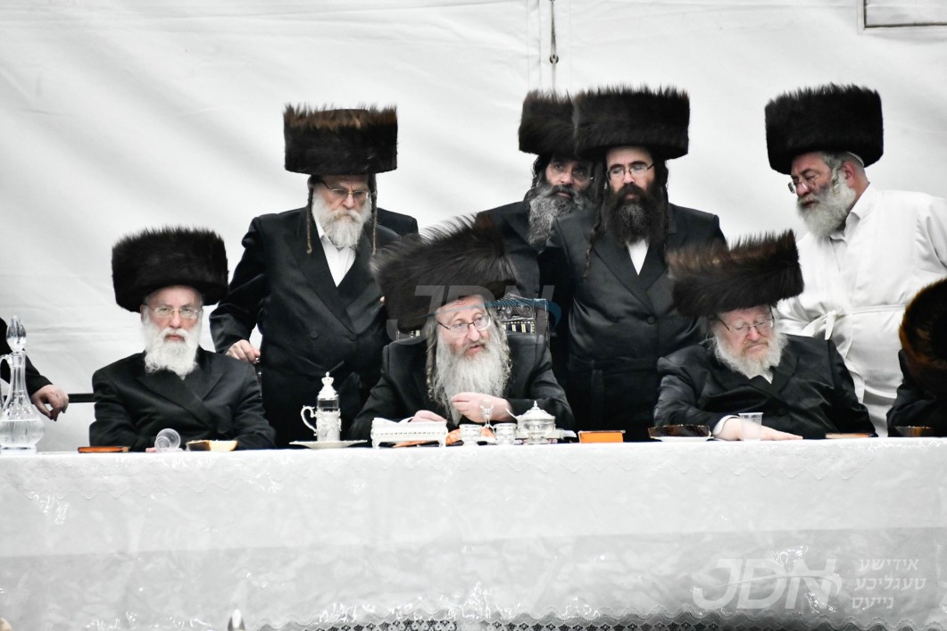 מוצאי ראש השנה אין חצר הקודש ביאלא