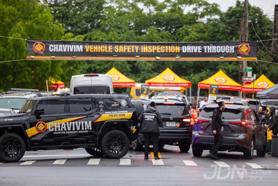 חביבים אין בארא פארק ביים דורכפירן א ספעציעלע קאר סעיפטי אוונט אין בעפארגרייטונג צו די זוממער, ווען דער ציבור פארט ארויס צו די קעמפס און קאנטריס