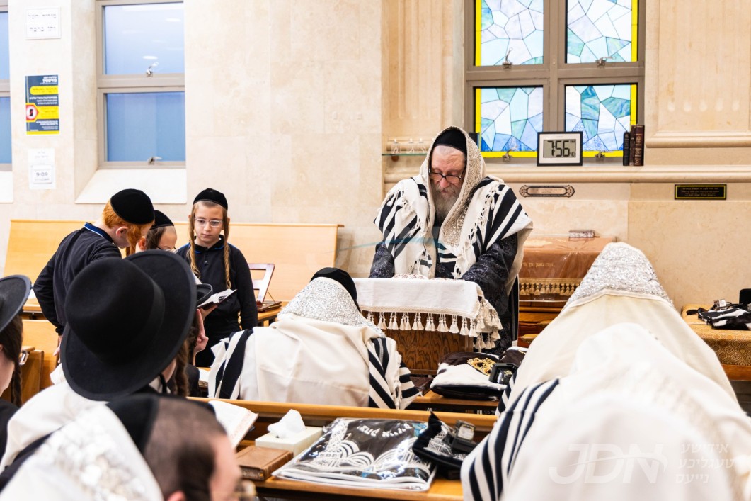 האדמו&quot;ר מבורשטין ביי התרת נדרים ערב ראש השנה