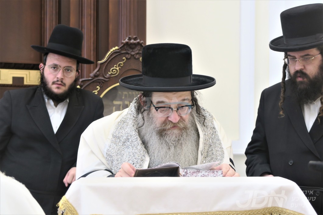 האדמו&quot;ר מנדבורנה אלעד ביי התרת נדרים ערב ראש השנה