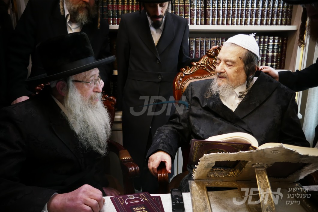 האדמו"ר מנדבורנה צפת ביי א ברית און באזוך אין שטוב פון הגה"צ רבי יעקב מאיר שעכטער