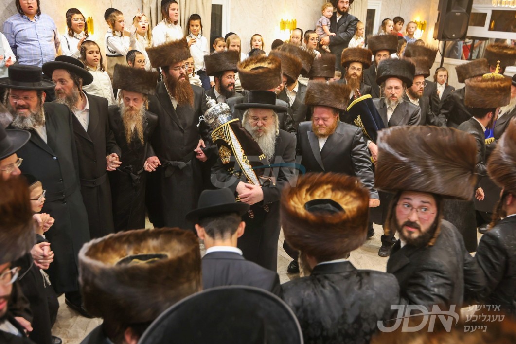 הכנסת ספר תורה צו ביהמ&quot;ד דושינסקיא אין בית שמש