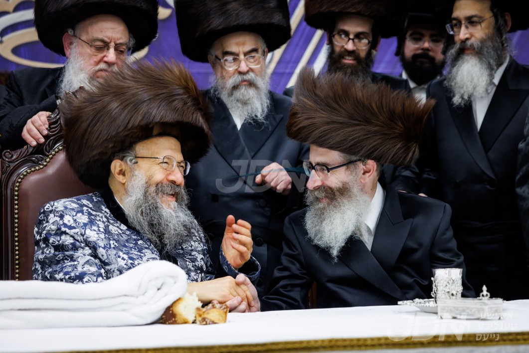 האדמורי&quot;ם מבאבוב 45 און ראחמיסטריווקא וועלן אפרייזן קומענדיגע וואך קיין שיקאגא צו באשיינען א משפחה שמחה