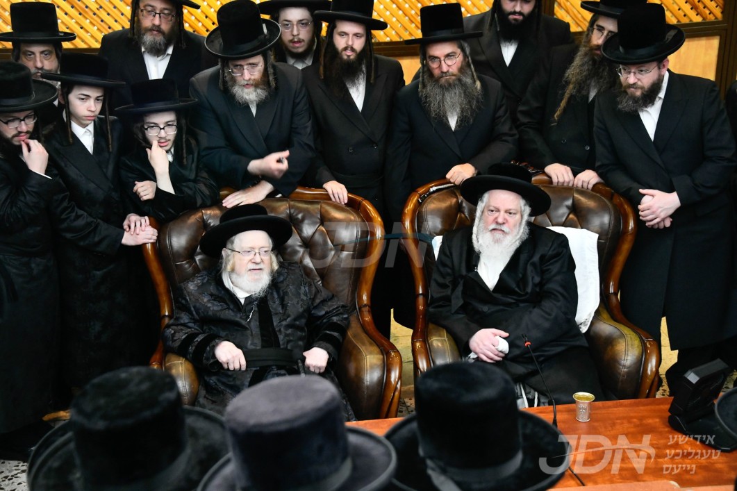 ניחום אבלים ביי האדמו&quot;רים מקרעטשניף און פרימישלאן על פטירת אחותם הרבנית מווייטצען ע&quot;ה