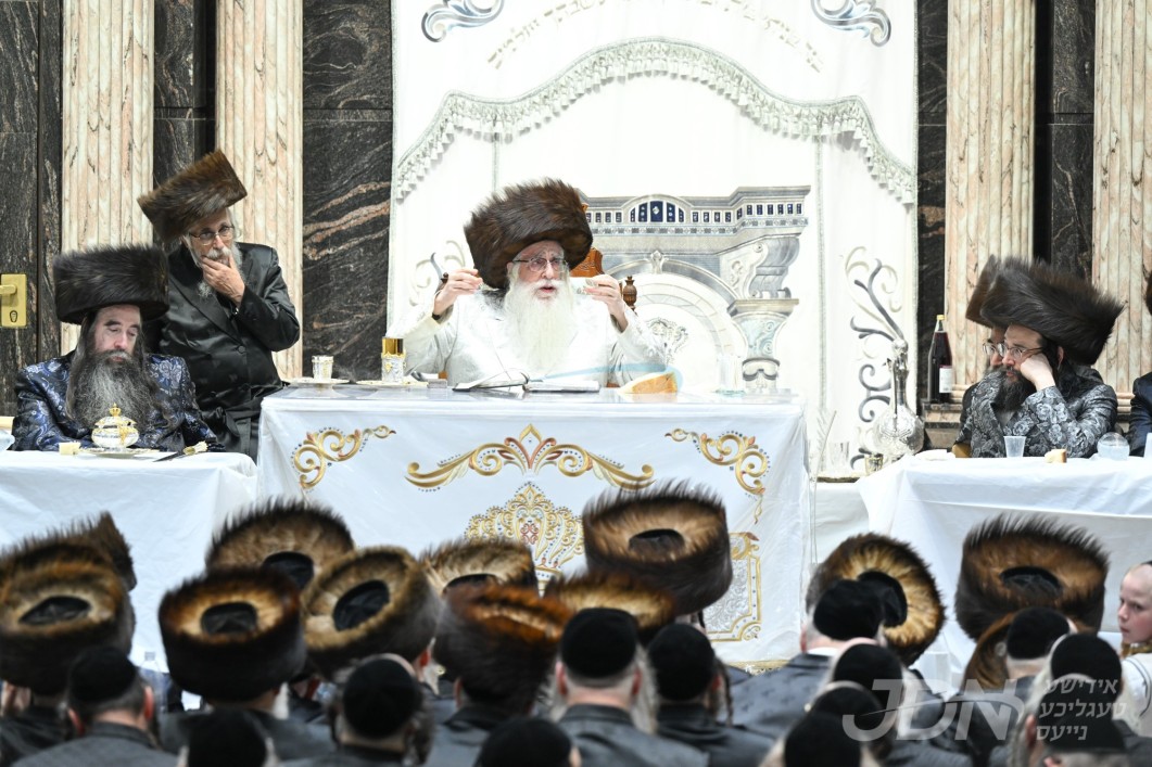 ערב און מוצאי ראש השנה אין חצר הקודש צאנז