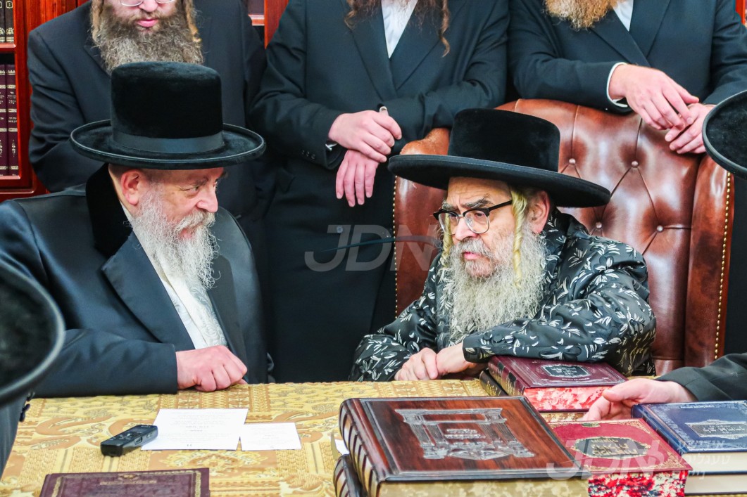 האדמו&quot;ר מסקווירא מב&quot;פ באוכט ביי גדולי ישראל לקראת די שמחת החתונה פון בנו החתן