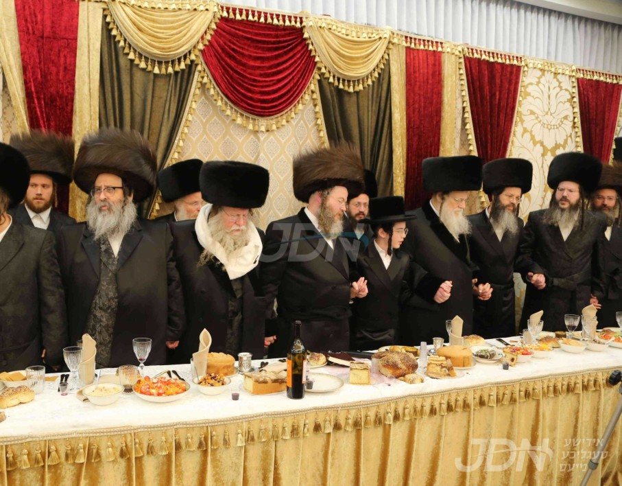 שמחת הבר מצוה פון אן אייניקל פון כ"ק אדמו"ר מדראהביטש זצ"ל בן לבנו הרה"צ רבי שאול ידידי' אלעזר סג"ל לאנדא מדראהביטש