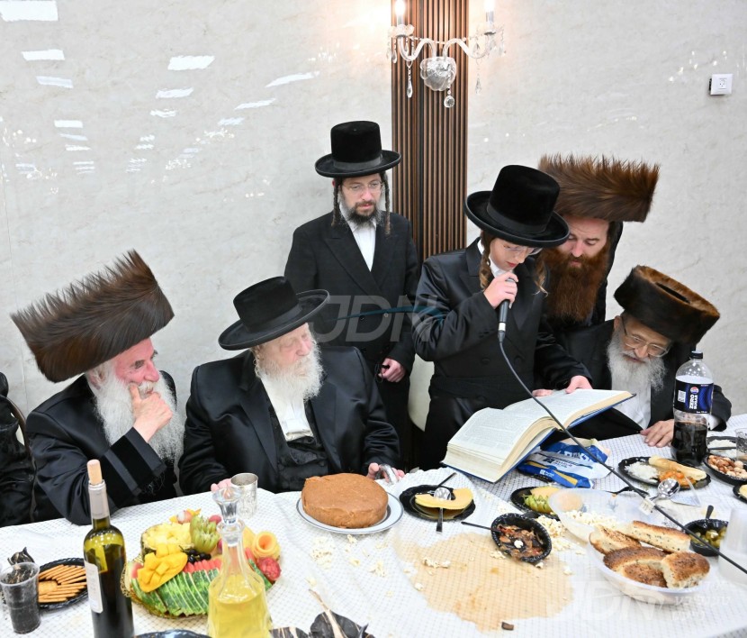 שמחת הבר מצוה פון אן אייניקל פון האדמו&quot;ר מגארליץ בני ברק