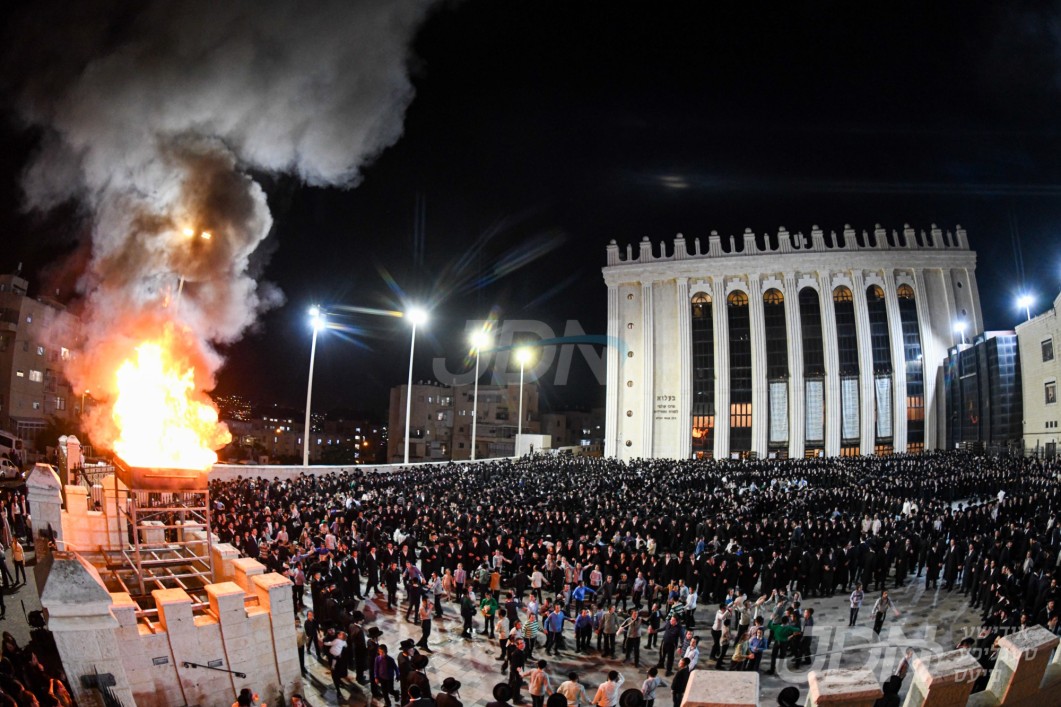 ל&quot;ג בעומר אין חצר הקודש בעלזא