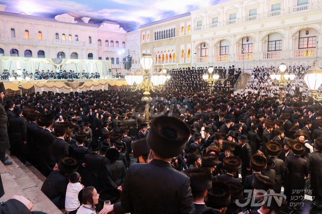 שמחת החתונה בבית קארלין סטאלין - טריסק