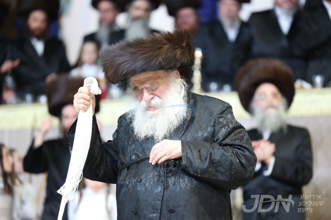 התעוררי כי בא אורח: כ&quot;ק מרן גאב&quot;ד מאקאווא ערווארטעט אויף א געהויבענע באזוך אין ניו יארק, לטובת ישיבתו הק&#039; אין קרית אתא