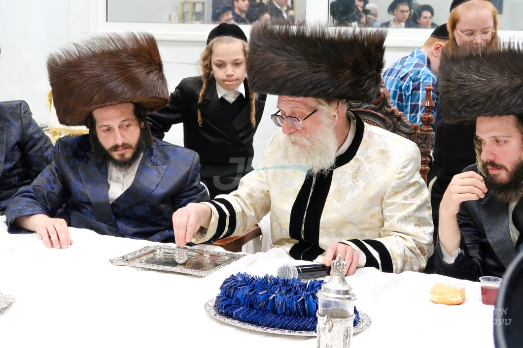 חנוכה אין חצר הקודש שאץ דראהביטש