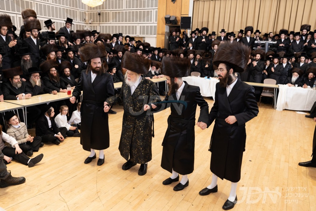 האדמו&quot;ר ממונקאטש אנגעקומען אויף א בליץ באזוך קיין לאנדאן