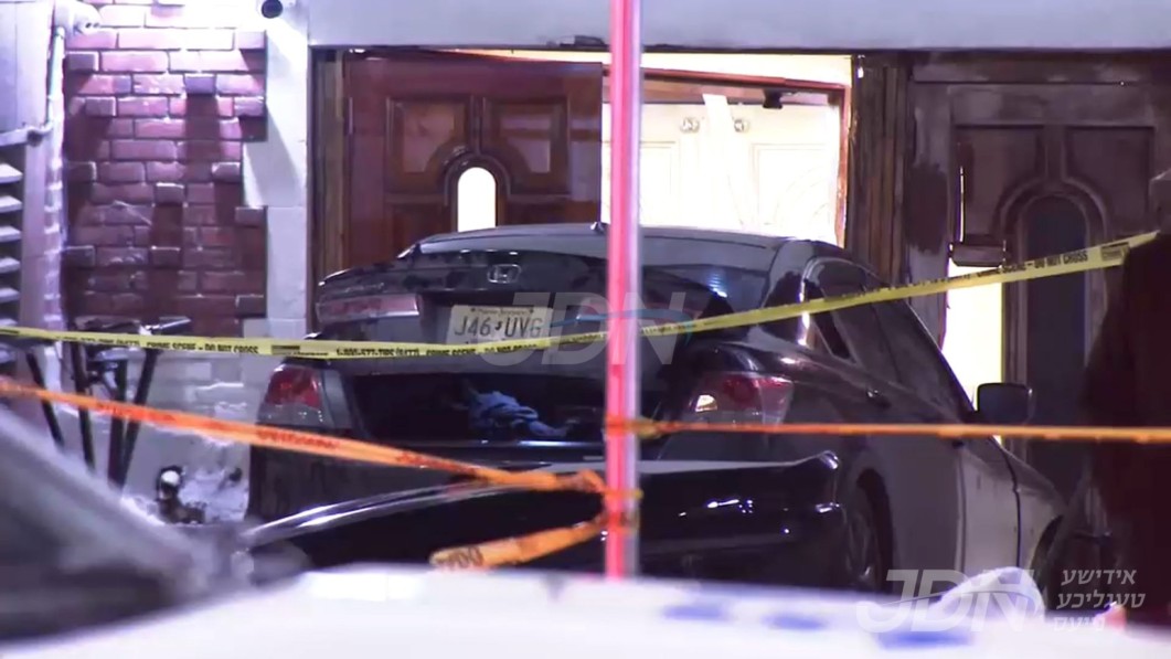 שרעקעדיגע קאר אטאקע ביי חב"ד הויפטקוואטיר 770 אין קראון הייטס