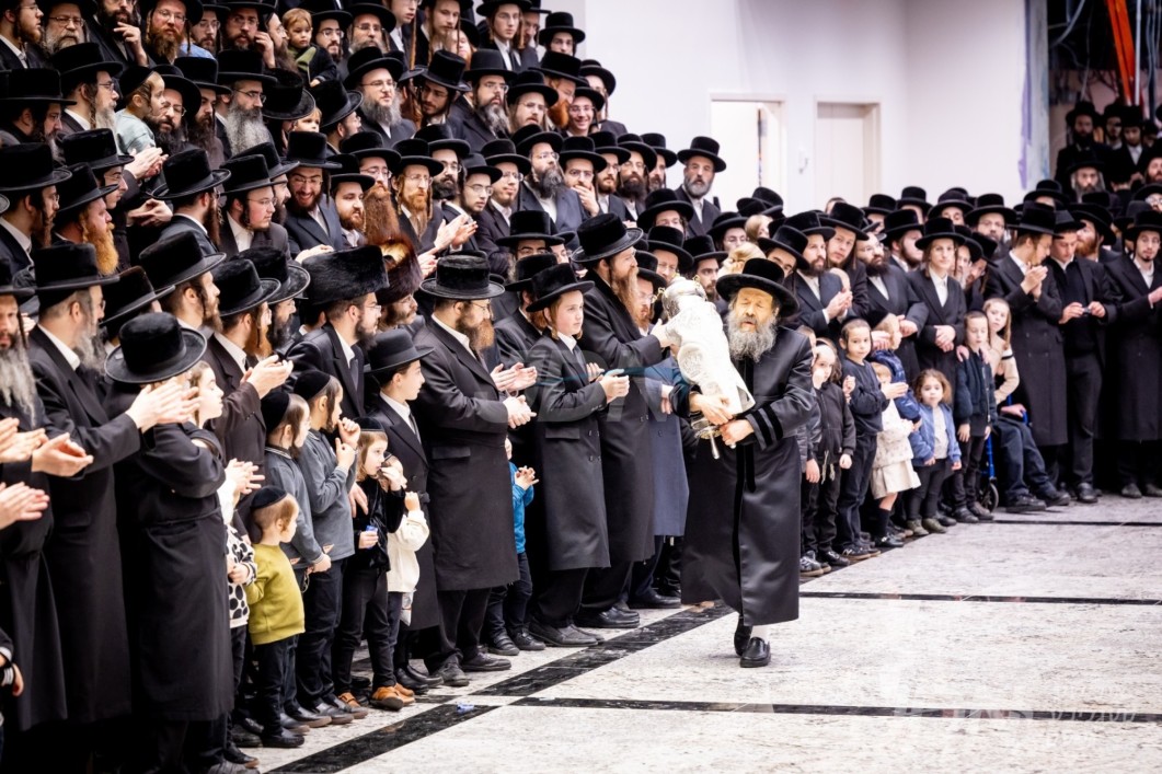 הכנסת ספר תורה צו ביהמ&quot;ד הגדול באבוב-45 נדבת הרה&quot;ג ר&#039; אשר זעליג גאלדמאן